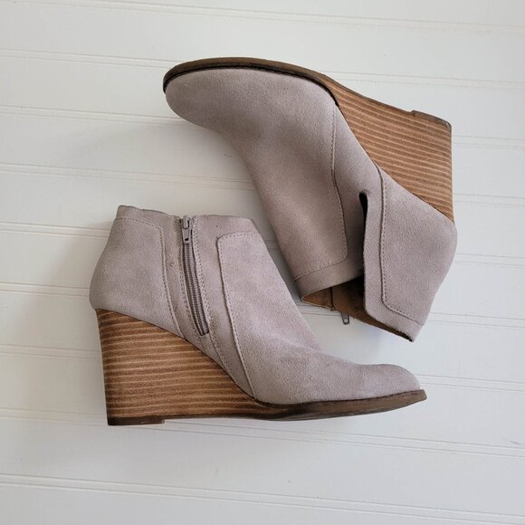 Lucky Brand Boots Size 8 Light Gray Yabba Ankle Booties Cut Out Side Zip Wedge - Picture 7 of 16
